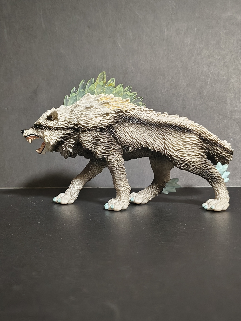 Schleich Ice Wolf Eldrador Creatures Figure Snow Dog Action Figurine 2017 6"